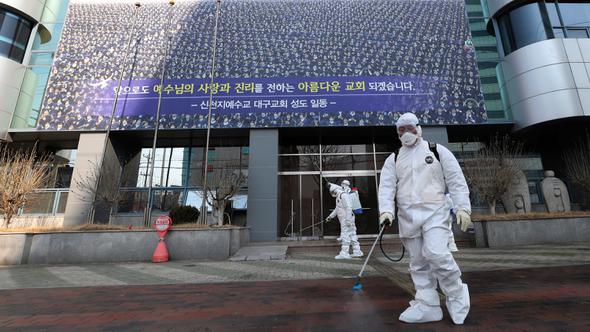 China pada hari Jumaat mengeluarkan data yang mengatakan koronavirus yang dikaitkan dengan wabah baru-baru ini di Beijing berasal dari ketegangan Eropah
