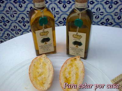  Tosta de pan con tomate y Aceites Oliva Oro 