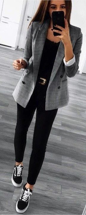 Office look | Sneakers, skinnies and grey blazer | Just a Pretty Style