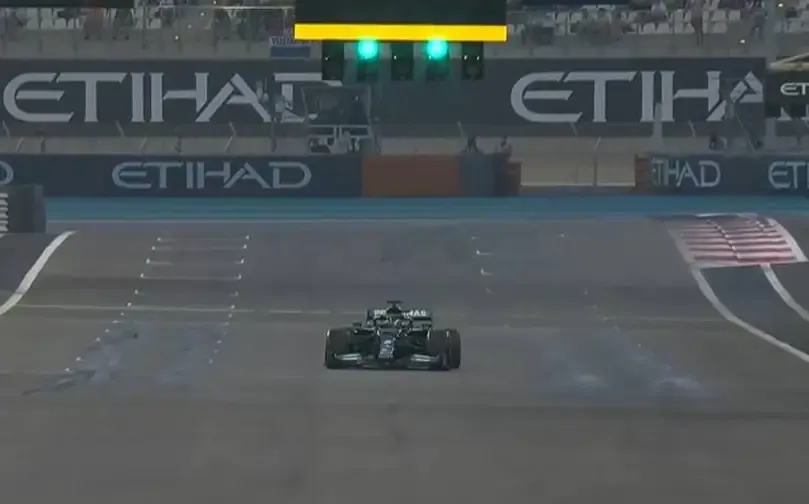 Lewis Hamilton nelle prove libere del gran premio di Abu Dhabi 2021