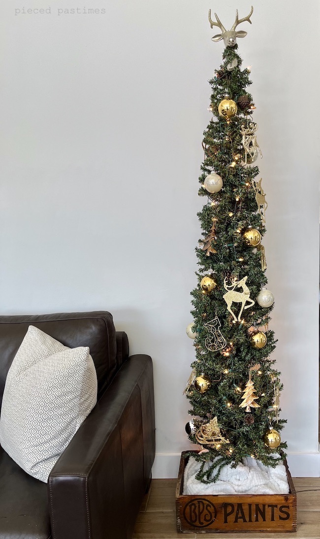 How To Decorate a Beautiful Blue and White Christmas Tree