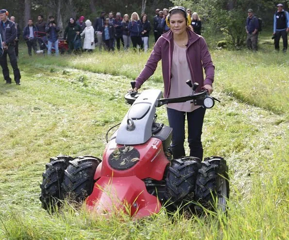 Crown Princess Victoria's 14th hiking is taking place in Billudden Nature Reserve located in the north of Uppland