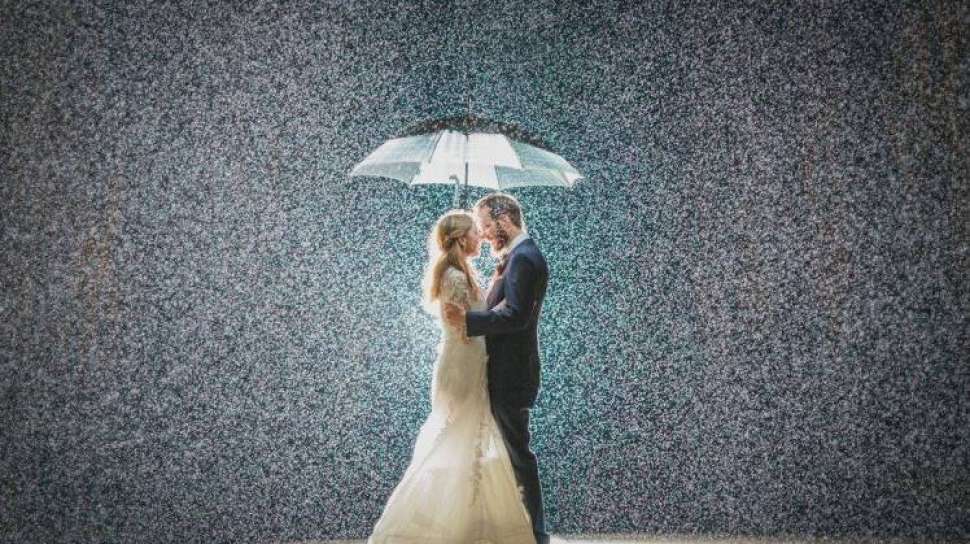 16+ Arti Mimpi Hujan Di Hari Pernikahan