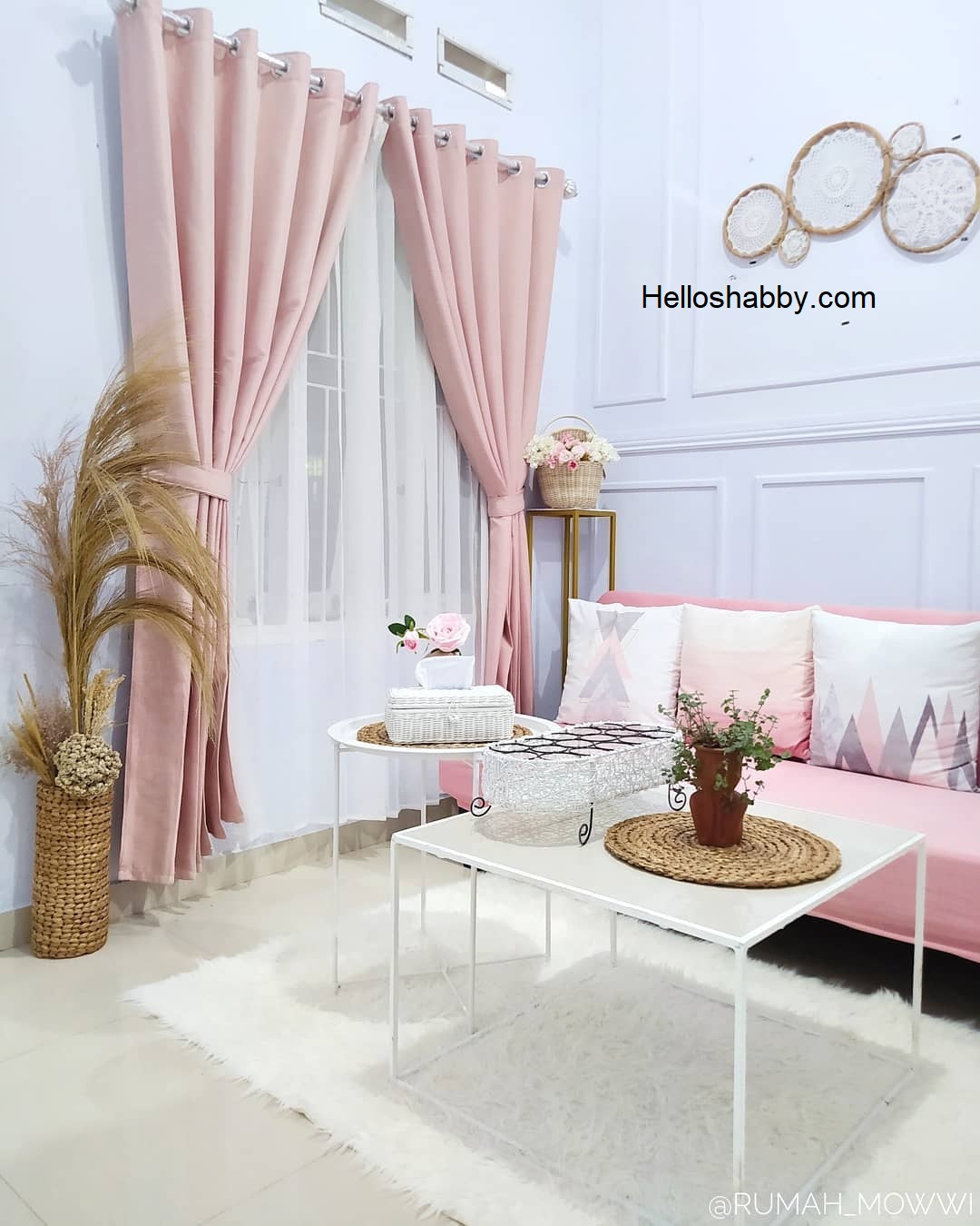 Desain Ruang Tamu Mungil Dengan Sentuhan Warna Pink Pastel