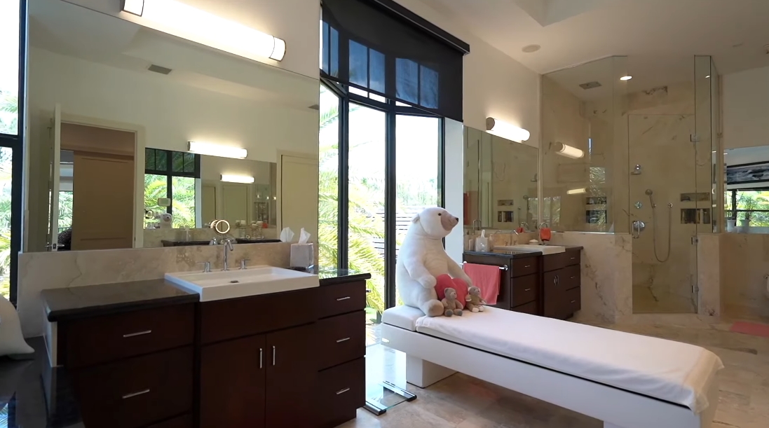 Tour 2494 Se Ranch Acres Cir, Jupiter, FL vs. Interior Design Photos