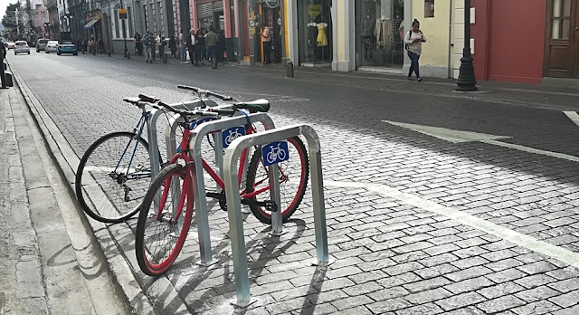 Coloca Ayuntamiento de Puebla “bici estacionamientos” para disminuir el tráfico en el Centro Histórico