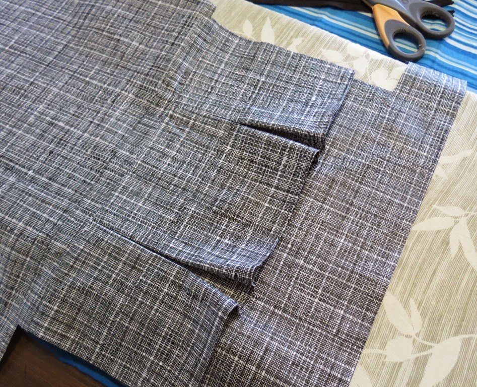 Sweet Bee Buzzings: The Toiletry Tote Sew Along Part Two: The Lining