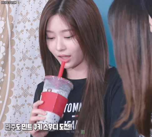 맛있는거 먹을때 / 맛없는거 먹을때 민주 표정