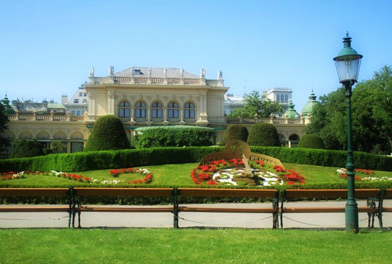 Flower clock at the Stadpark., city park