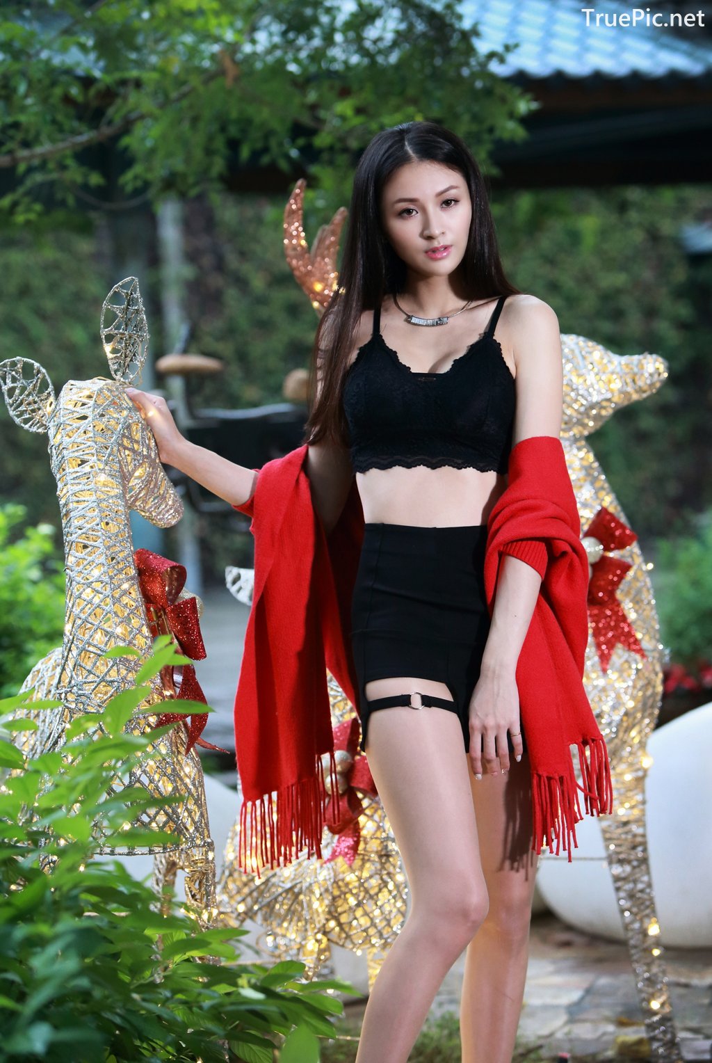 Image-Taiwanese-Beautiful-Long-Legs-Girl-雪岑Lola-Black-Sexy-Short-Pants-and-Crop-Top-Outfit-TruePic.net- Picture-60