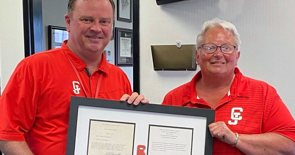 The Turner Report Longtime Carl Junction R1 Board member honored at