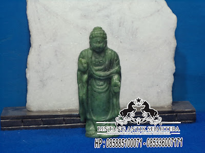 Patung Batu Giok Budha