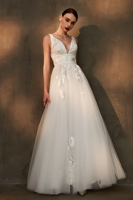 Deep V-Cut Lace Applique Tulle Wedding Party Dress-eDressit