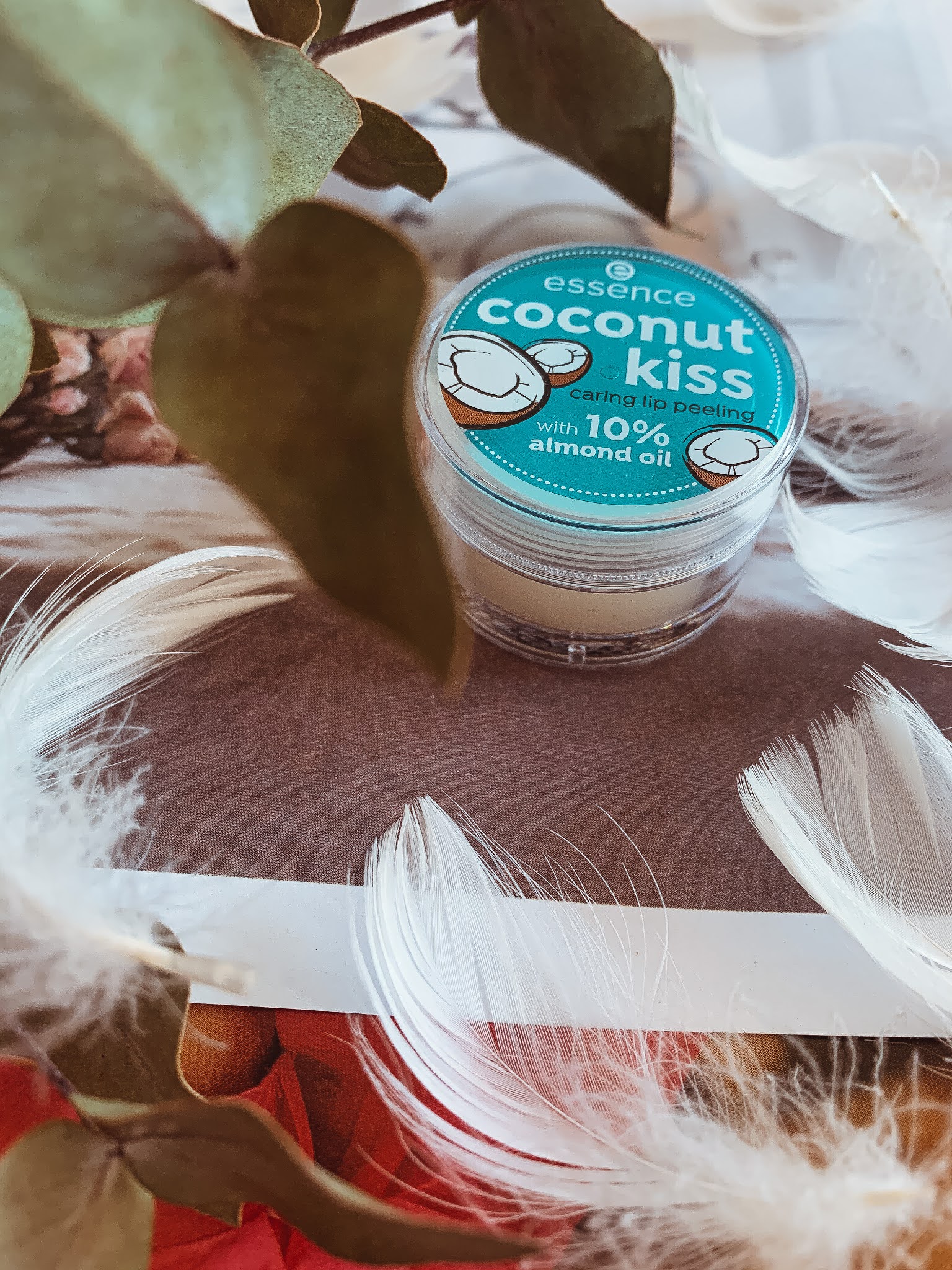 Скраб для губ Essence Caring lip peeling “Coconut Kiss”! Мої безумства!