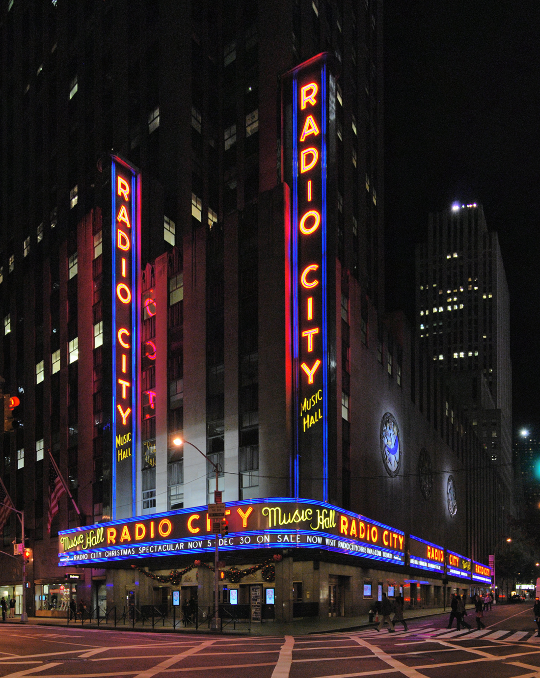 Shaleh Kadzim: ANALISIS RADIO CITY MUSIC HALL