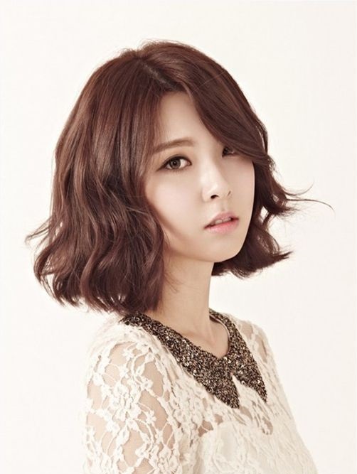 7 mẫu tóc ngắn đẹp giúp nàng mặt tròn trông trẻ hơn 8c7461a283007f2d3f0530ead7f59453 7 mẫu tóc ngắn đẹp giúp nàng mặt tròn trông trẻ hơn