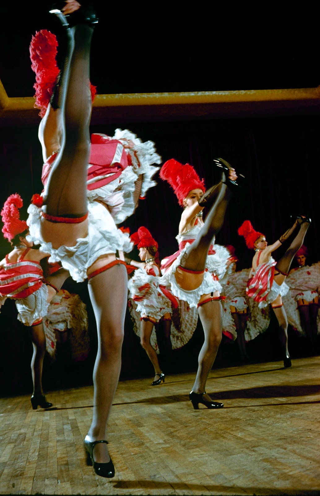 Amazing Vintage Color Photos Of Cabarets Dancers At The Moulin Rouge