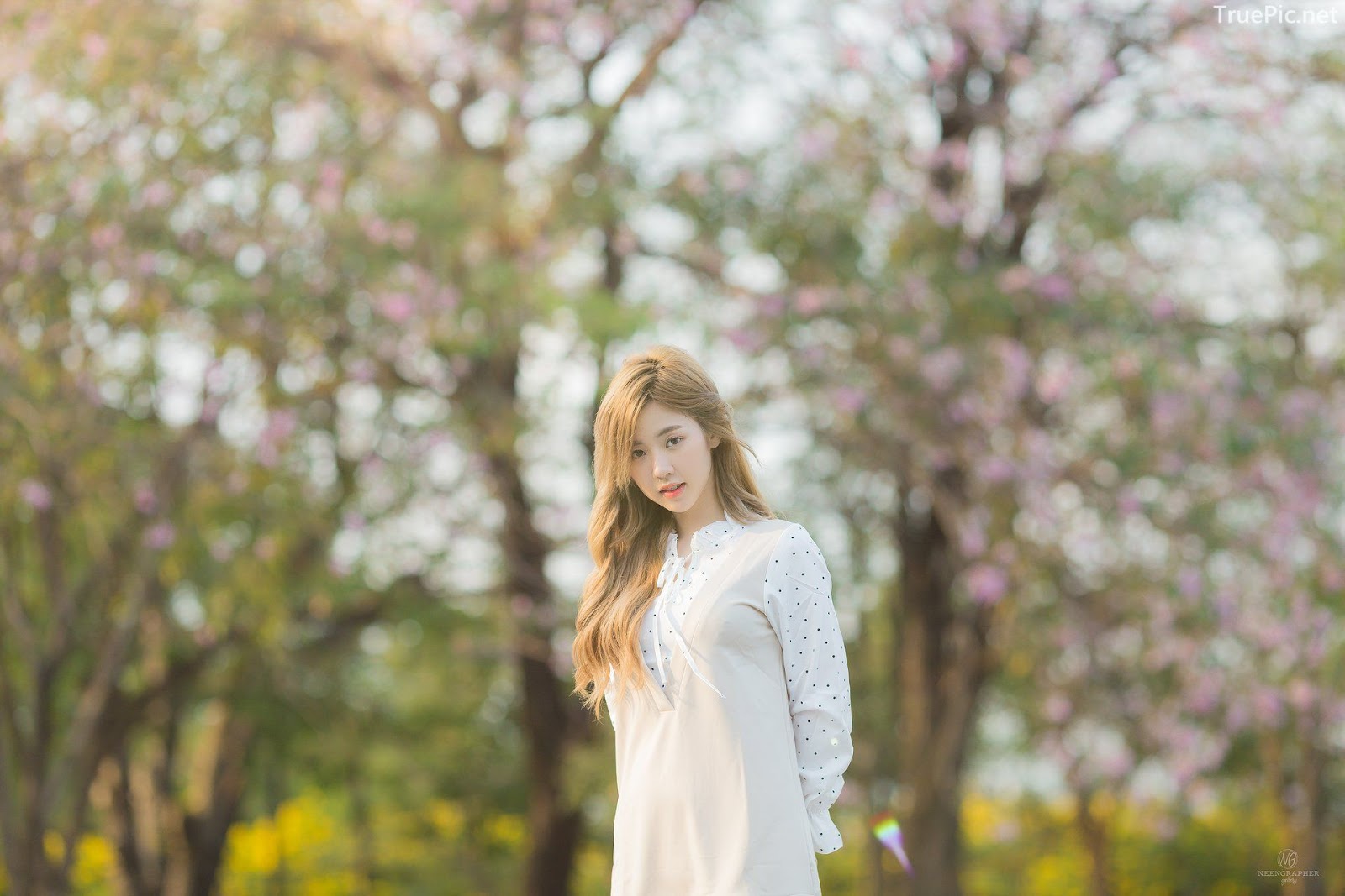 Thailand cute model Nilawan Iamchuasawad - Beautiful girl in the flower field - Photo by จิตรทิวัส จั่นระยับ - Picture 3