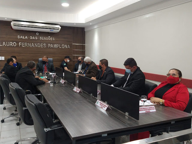 Decreto municipal estabelece a proibição de funcionamento de bares, restaurantes e similares em finais de semana e feriados para conter Covid-19 em Caraúbas Decreto municipal estabelece a proibição de funcionamento de bares, restaurantes e similares em finais de semana e feriados para conter Covid-19 em Caraúbas