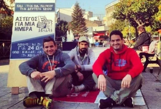 Άστεγοι για ένα 24ωρο - Οι τρεις φίλοι που έχουν γίνει θέμα συζήτησης στα social media (ΦΩΤΟ)