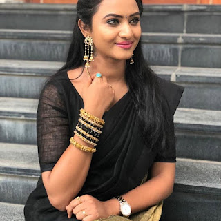 Janani Ashok kumar latest saree photos Navel Queens Janani Ashok kumar latest saree photos Navel Queens