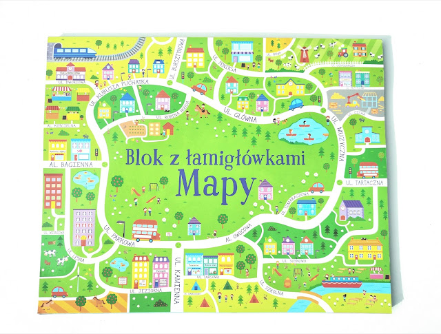 zagadki logiczne dla dzieci, na zdjeciu okładka bloku z mapami w kolorze zielonym z rysunkiem labiryntów przedstawiających ulice miasta z lotu ptaka