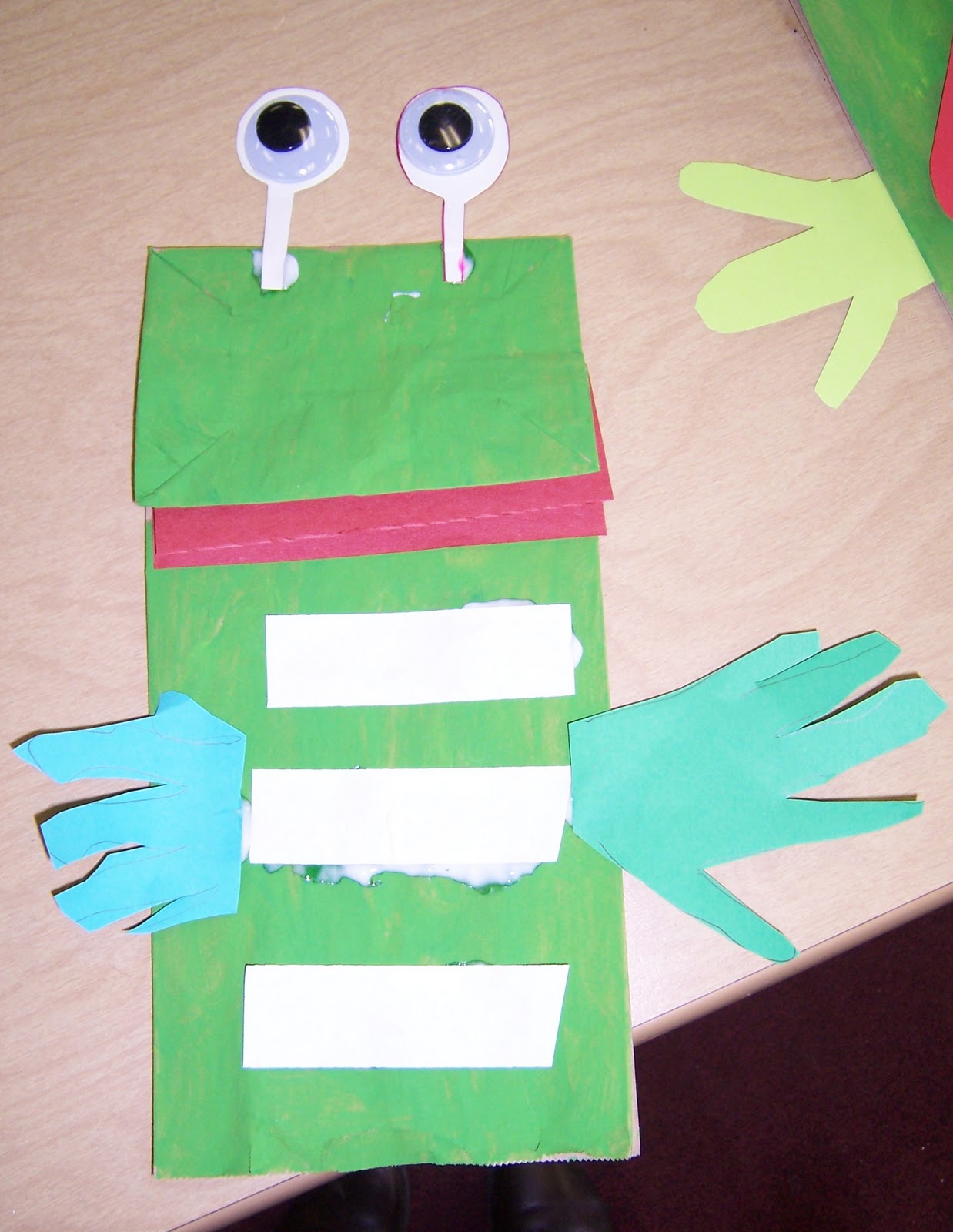 art & ideas that grow: Paper Bag Puppets