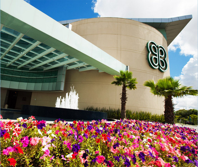 Shoppings de Curitiba continuam com o