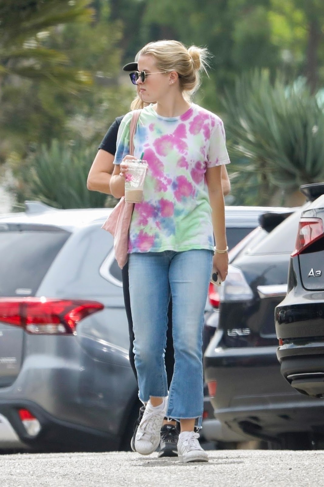 Ava Phillippe and Reese Witherspoon – SunLife Organics in Malibu 09/22/2019