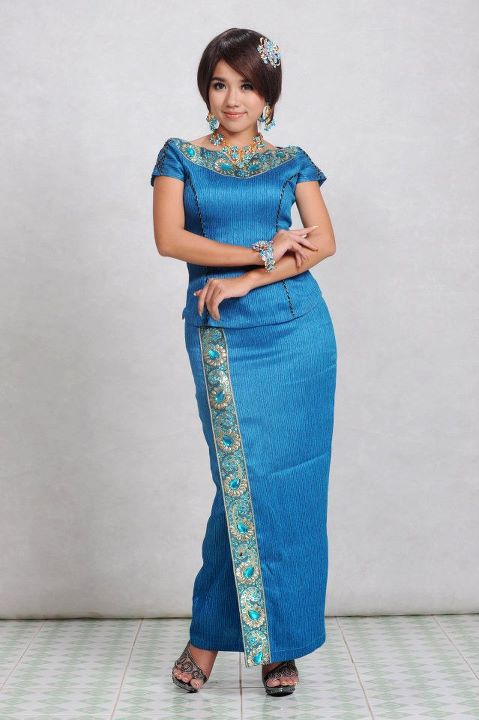 Model Ei Phyo Cherry: Classic Beauty in Myanmar Dresses