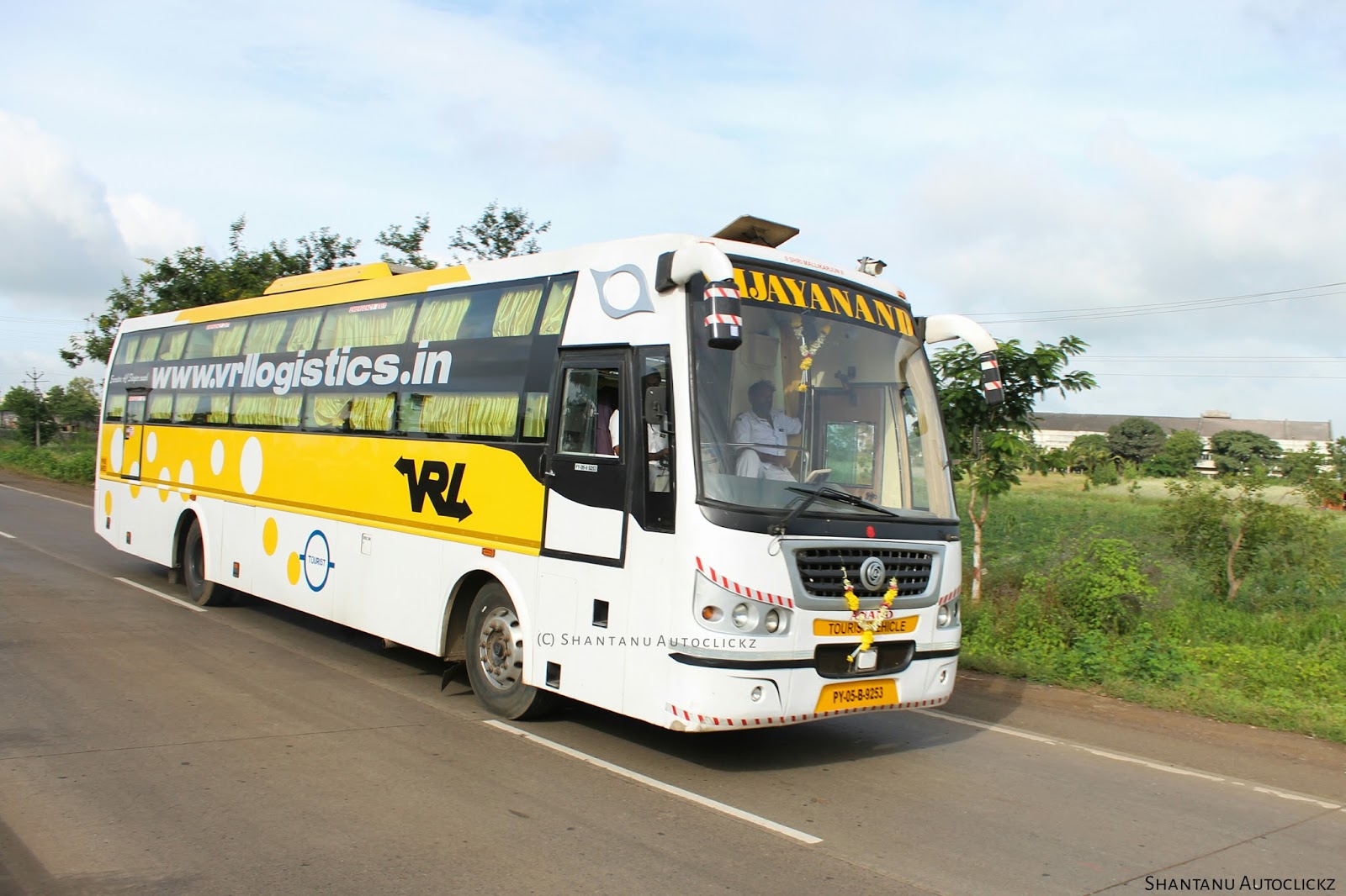 Shantanu Autoclickz VRL Varur built Ashok Leyland AC Sleeper