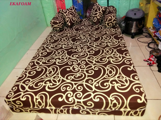 SOFA BED INOAC MOTIF BATIK COKLAT3 SAAT DI FUNGSIKAN SEBAGAI KASUR