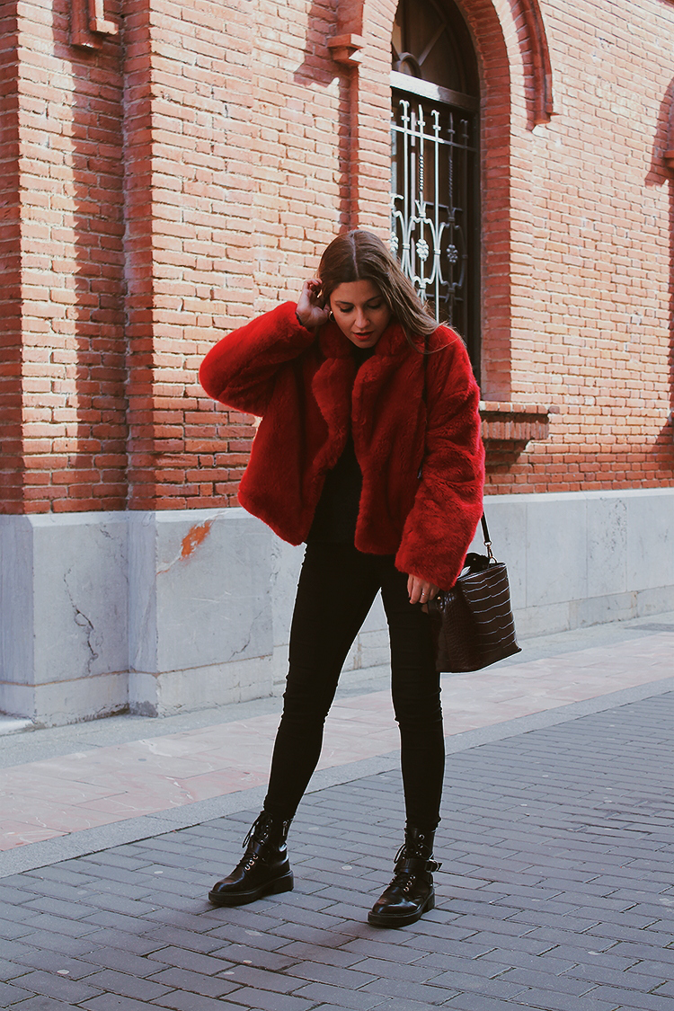 Blog de Moda BLACK COCONUT | Bloguera de moda en León: Abrigo de rojo