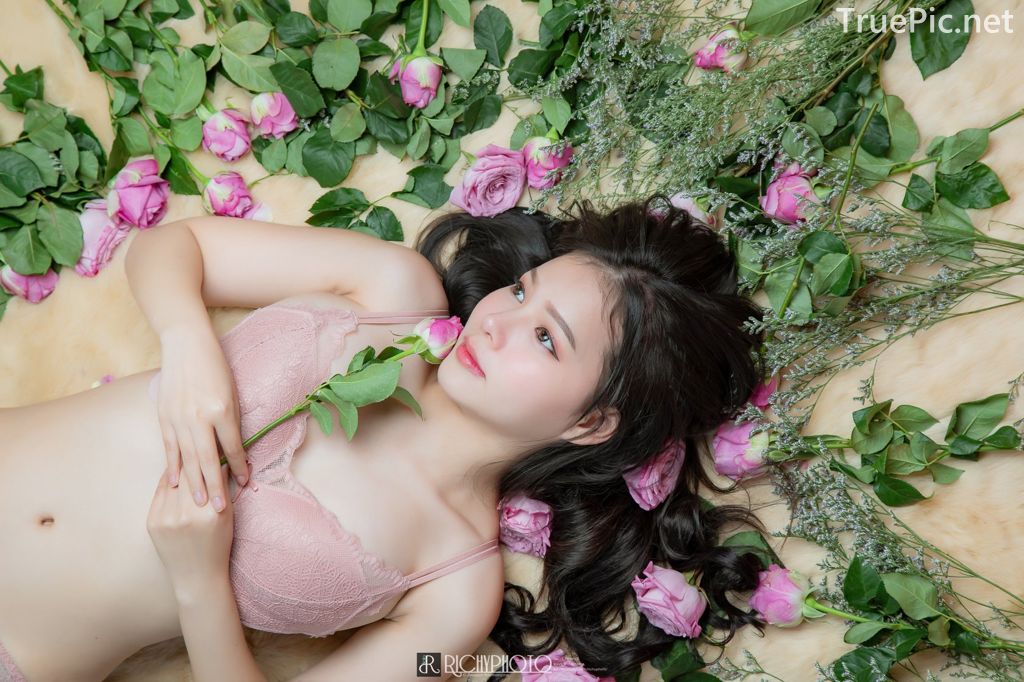 Image-Thailand-Cute-Model-Tuktick-Ponthip-Tantisuwanna-Girl-On-Flower-TruePic.net- Picture-5