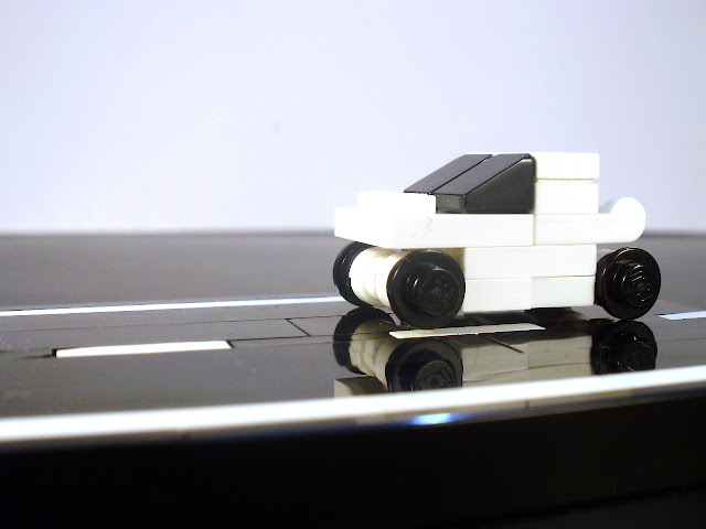 MOC LEGO Nano carro branco