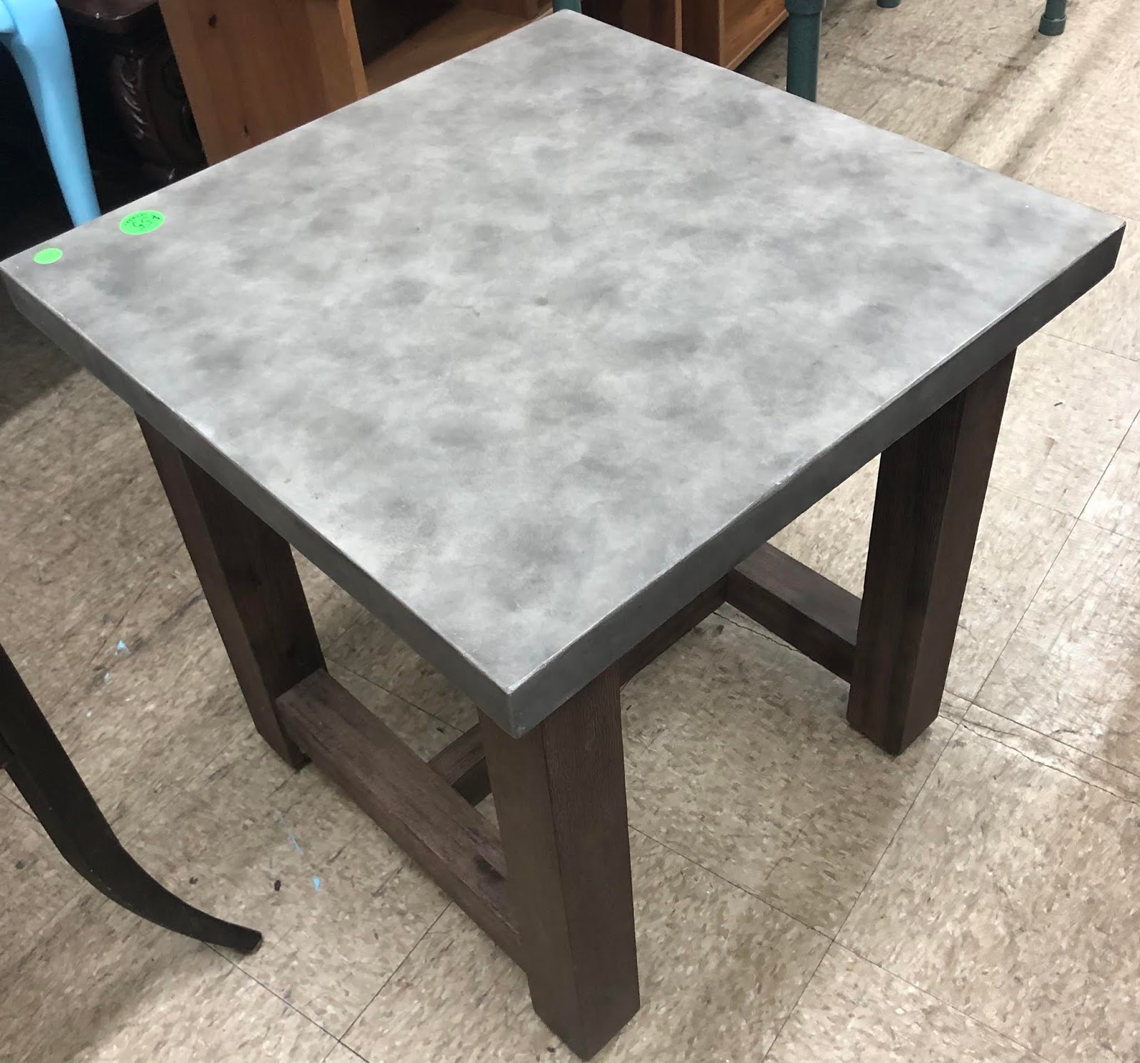 Uhuru Furniture & Collectibles 470333 End Table w/ Concrete Top 55