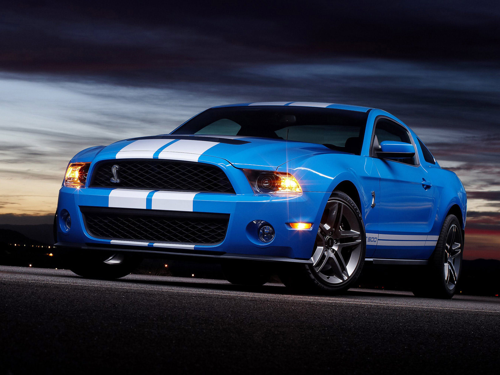 Gambar mobil FORD Mustang Shelby GT500 2010