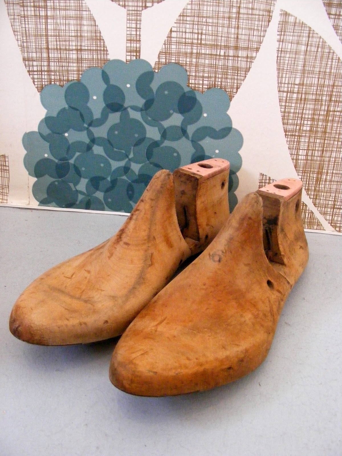 a warm home Wooden vintage shoe lasts at Vamp 11