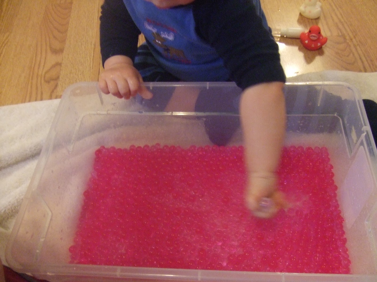 Cachey Mama's World of Learning Bubblegum Scented Water Bead Play