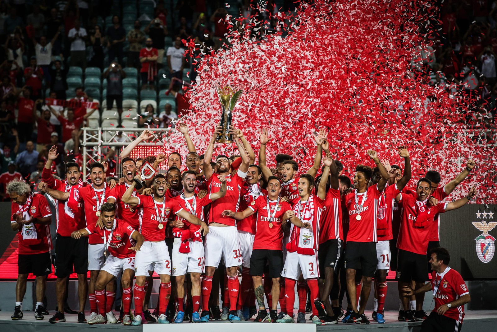 Troféus do Futebol Benfica é campeão da SuperTaça de Portugal