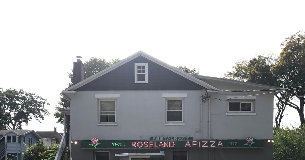 31 Days of Pizza Day 13, 2019 Roseland Apizza (Derby, CT)