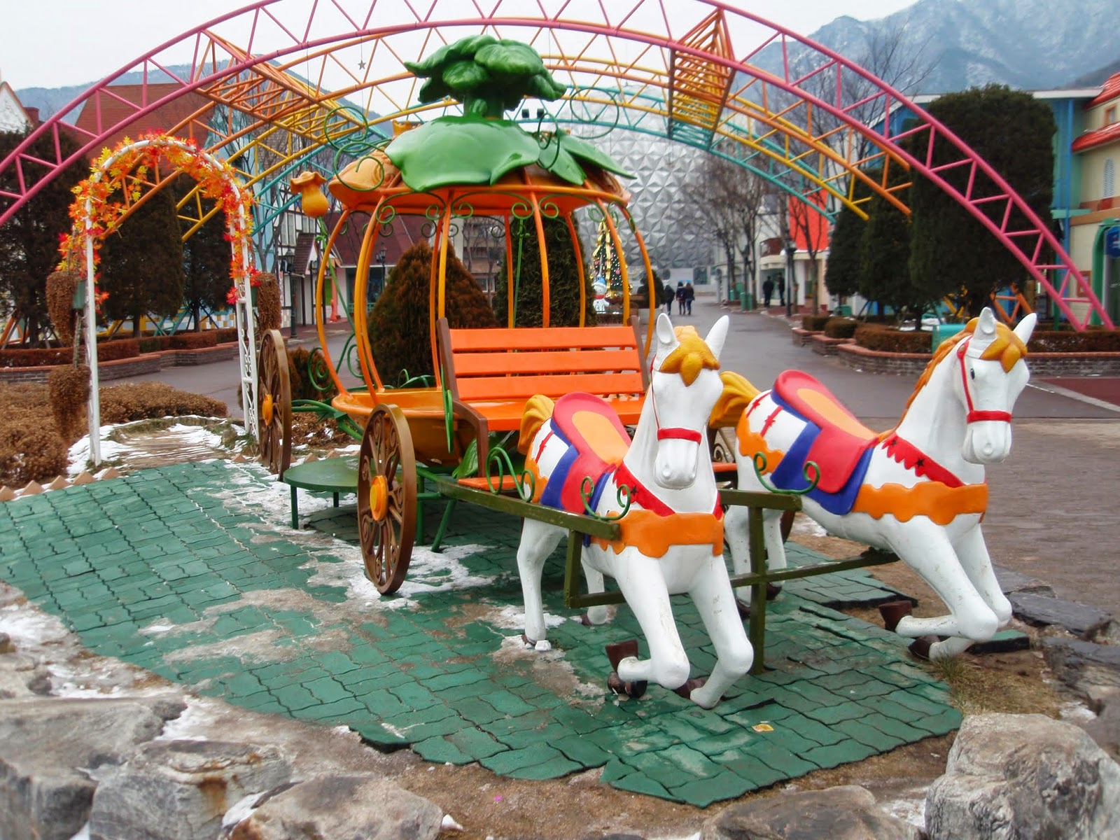Chaos and Kanji Seoul Land Amusement Park, Korea's First Theme Park