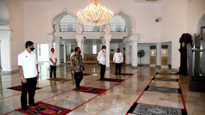 Jokowi Tinjau Kesiapan Prosedur Kenormalan Baru di Masjid Baiturrahim