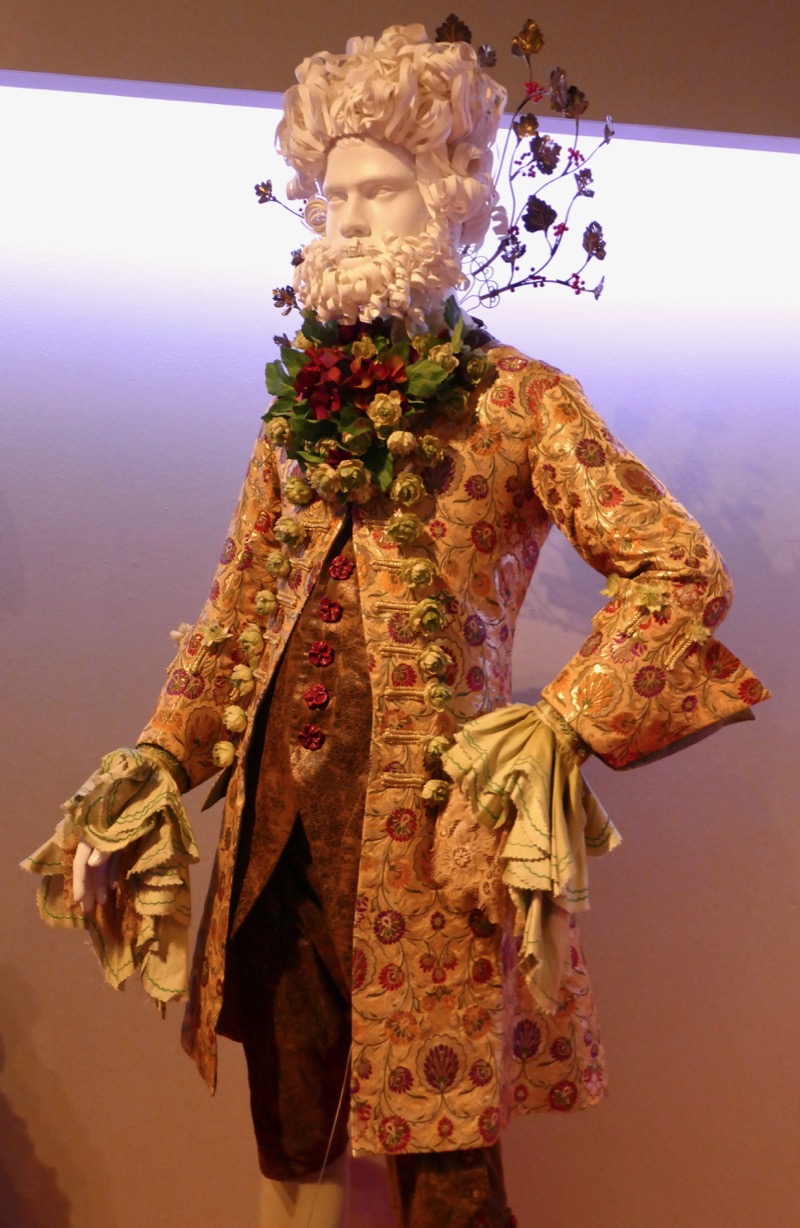 Hollywood Movie Costumes and Props Screenworn costumes from The