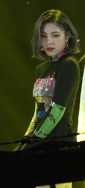 ITZY 류진 웃음 - 꾸르