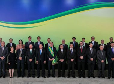 Jair Bolsonaro dá posse a 21 ministros no Palácio do Planalto