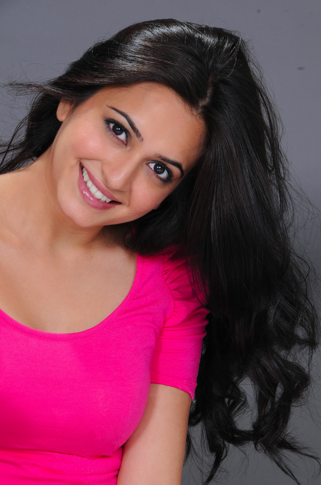 Kriti Kharbanda Incredible Beauty Showcasing Photoshoot In Pink Top And Blue Jeans South