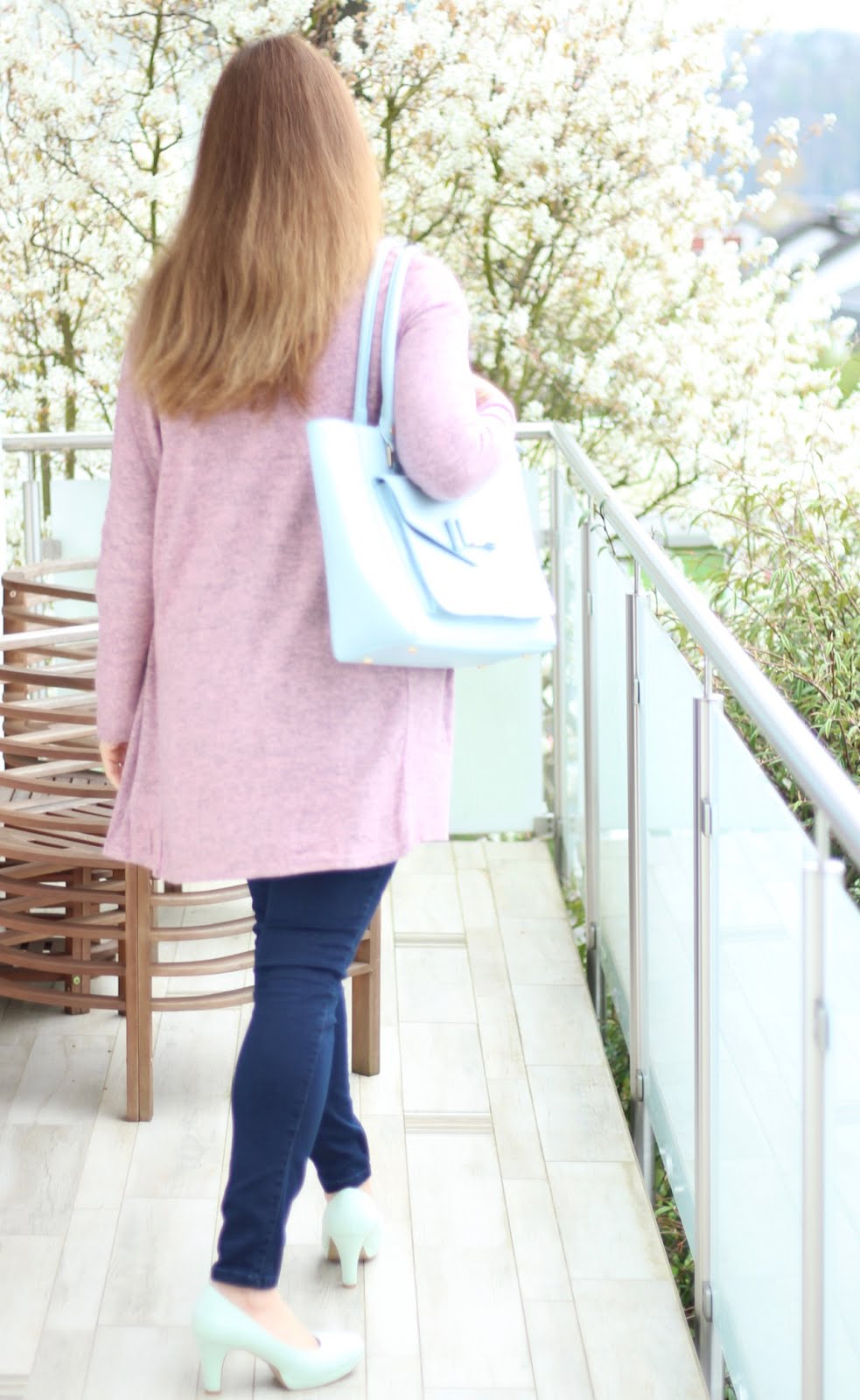 Fashion Friday: Rosa Polka Dot Bluse von Zwillingsherz, Tasche von LYDC London, Jeans von Only, Pumps von s'Oliver Fashion Friday: Rosa Polka Dot Bluse von Zwillingsherz, Tasche von LYDC London, Jeans von Only, Pumps von s'Oliver