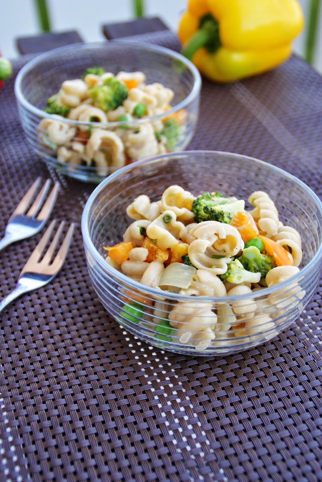 Totally Veg!: Sommerlicher Nudelsalat mit Mandelmus-Dressing
