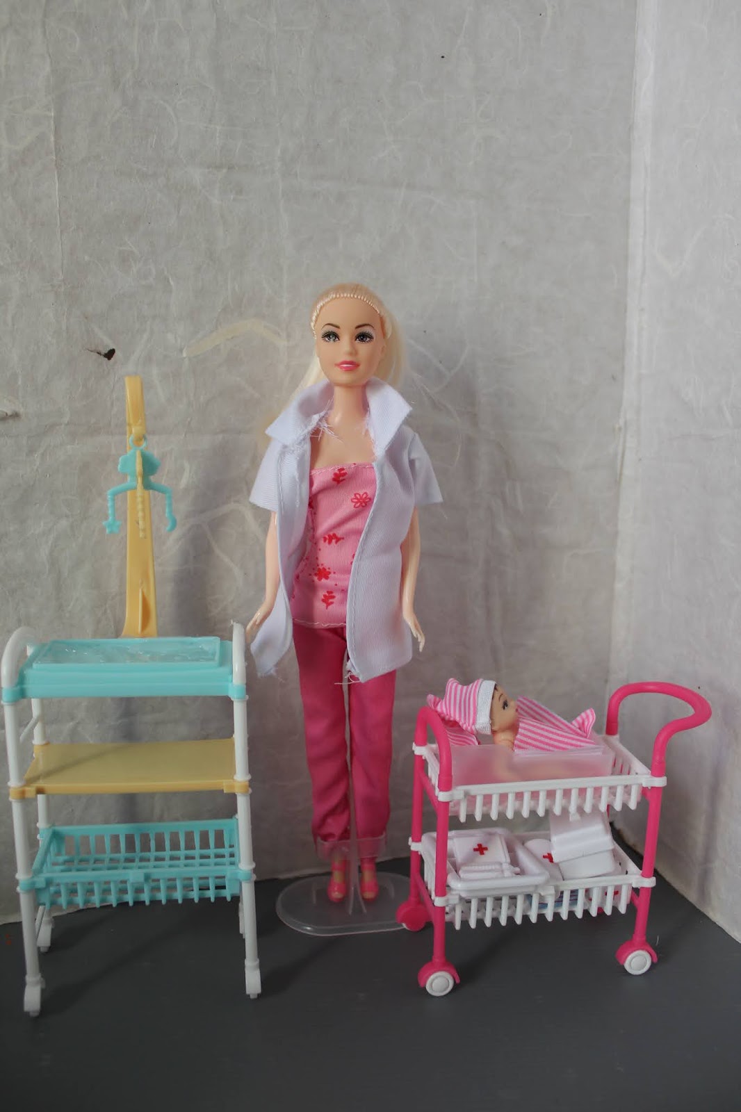 Magica Creatività: #Unboxing: La dottoressa Pediatra e Cuddles'n Hospital  Nursery Playset